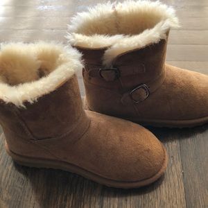 Shearling boots